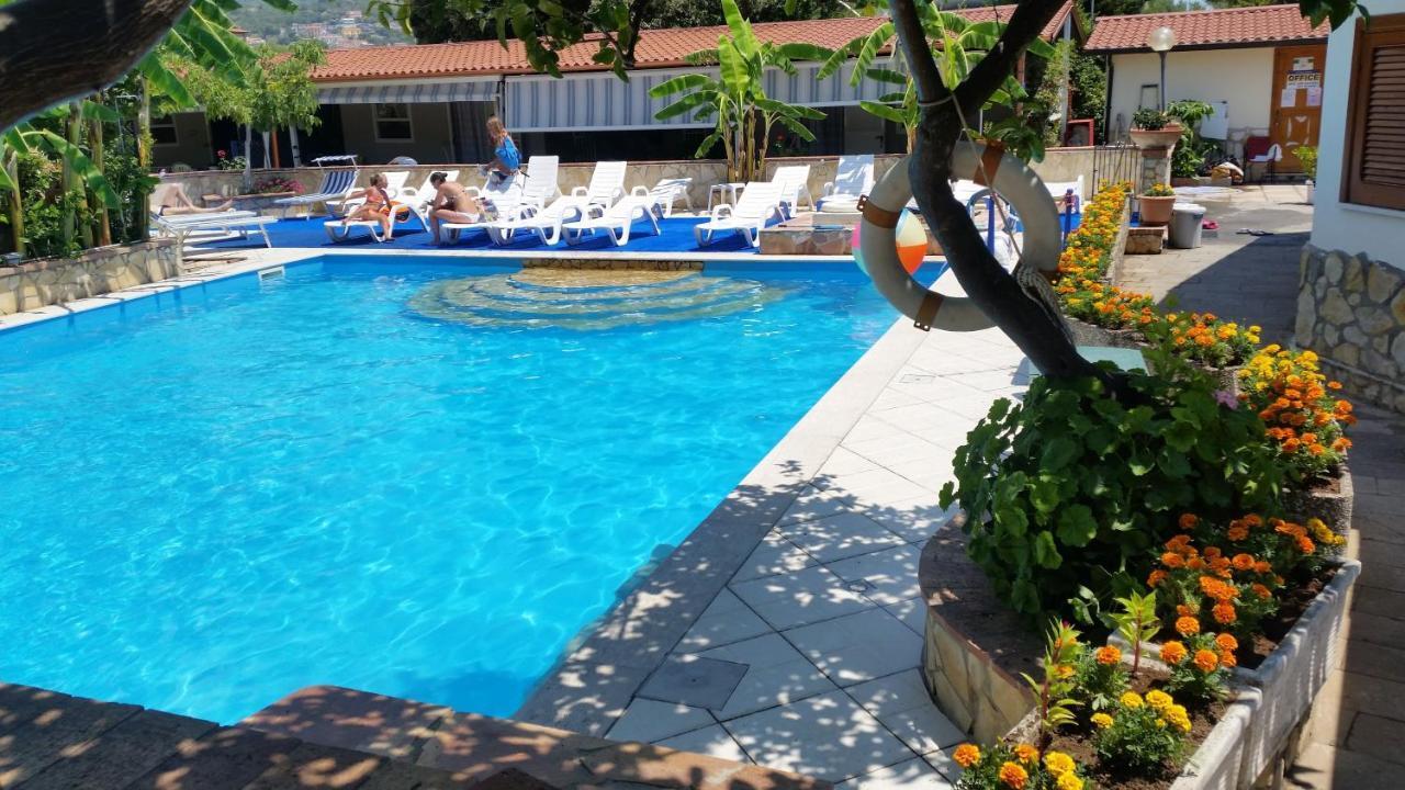 Villaggio Romaniello マリーナ・ディ・カメロータ エクステリア 写真