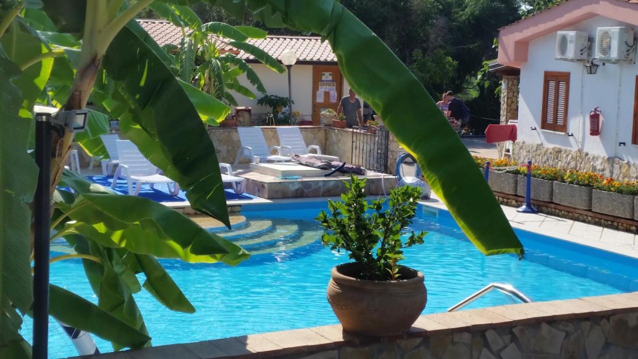 Villaggio Romaniello マリーナ・ディ・カメロータ エクステリア 写真