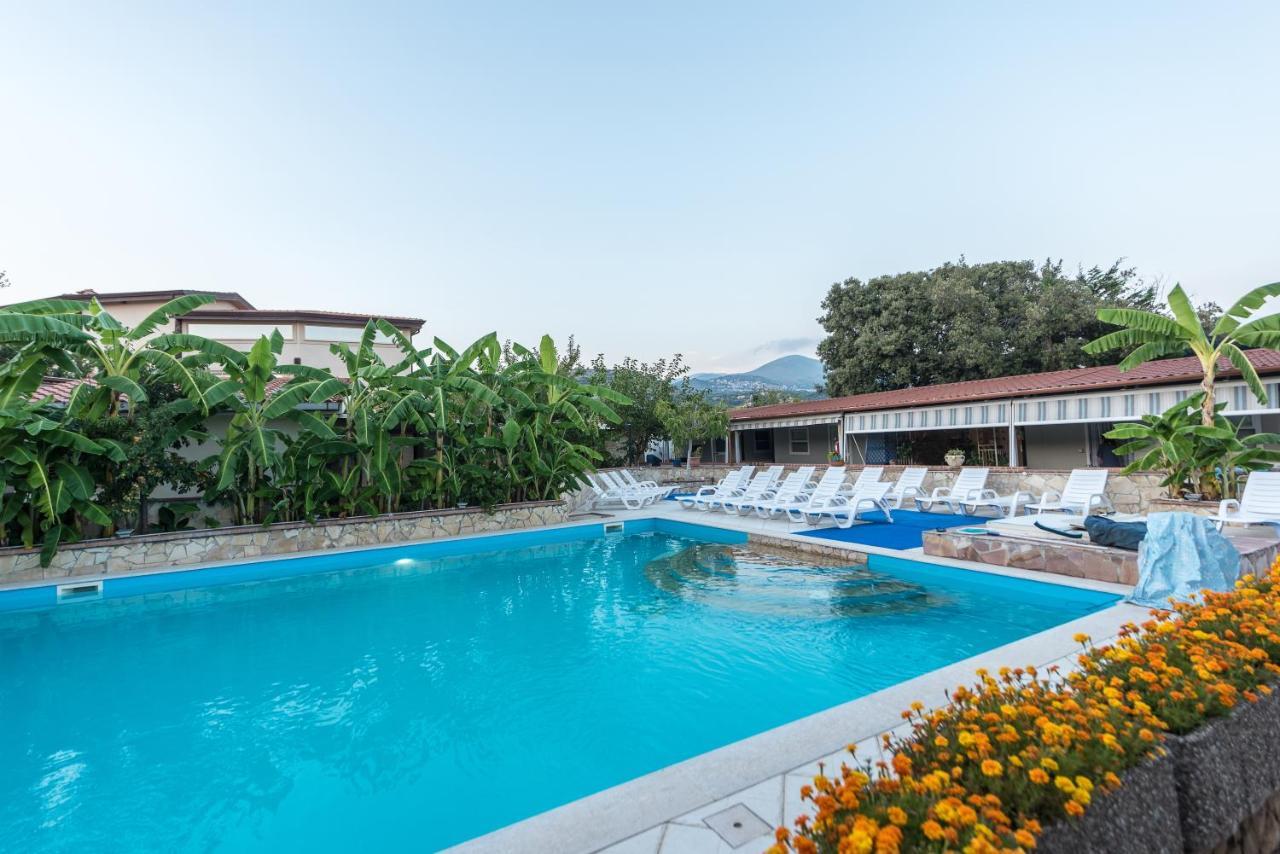 Villaggio Romaniello マリーナ・ディ・カメロータ エクステリア 写真